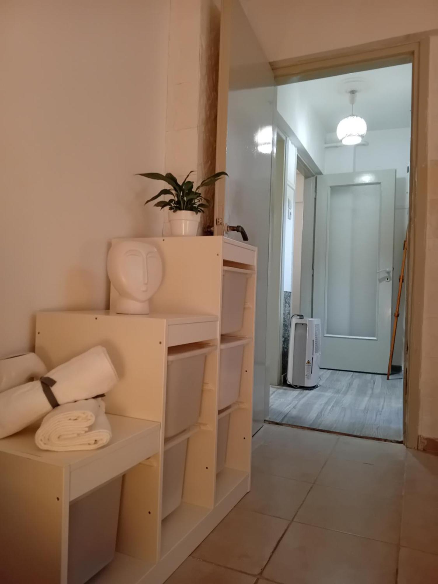 Vestige Basement Apartment Atene Esterno foto